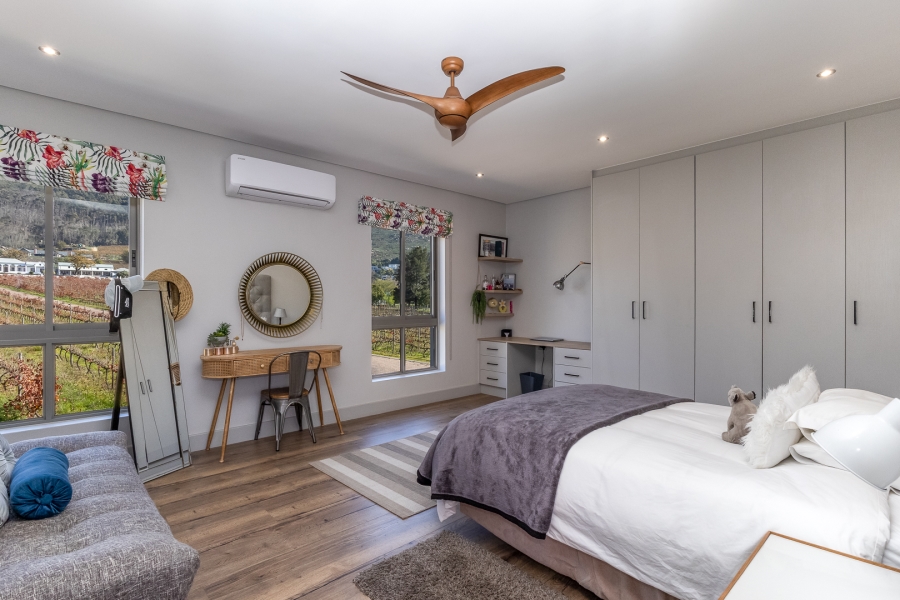 4 Bedroom Property for Sale in Lemoenkloof Western Cape